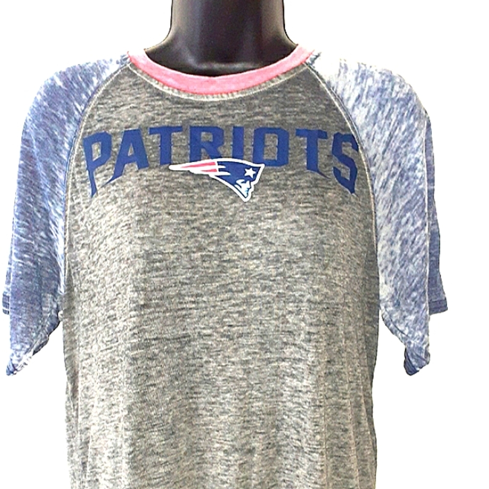 - NEW ENGLAND PATRIOTS DISTRESSED TSHIRT